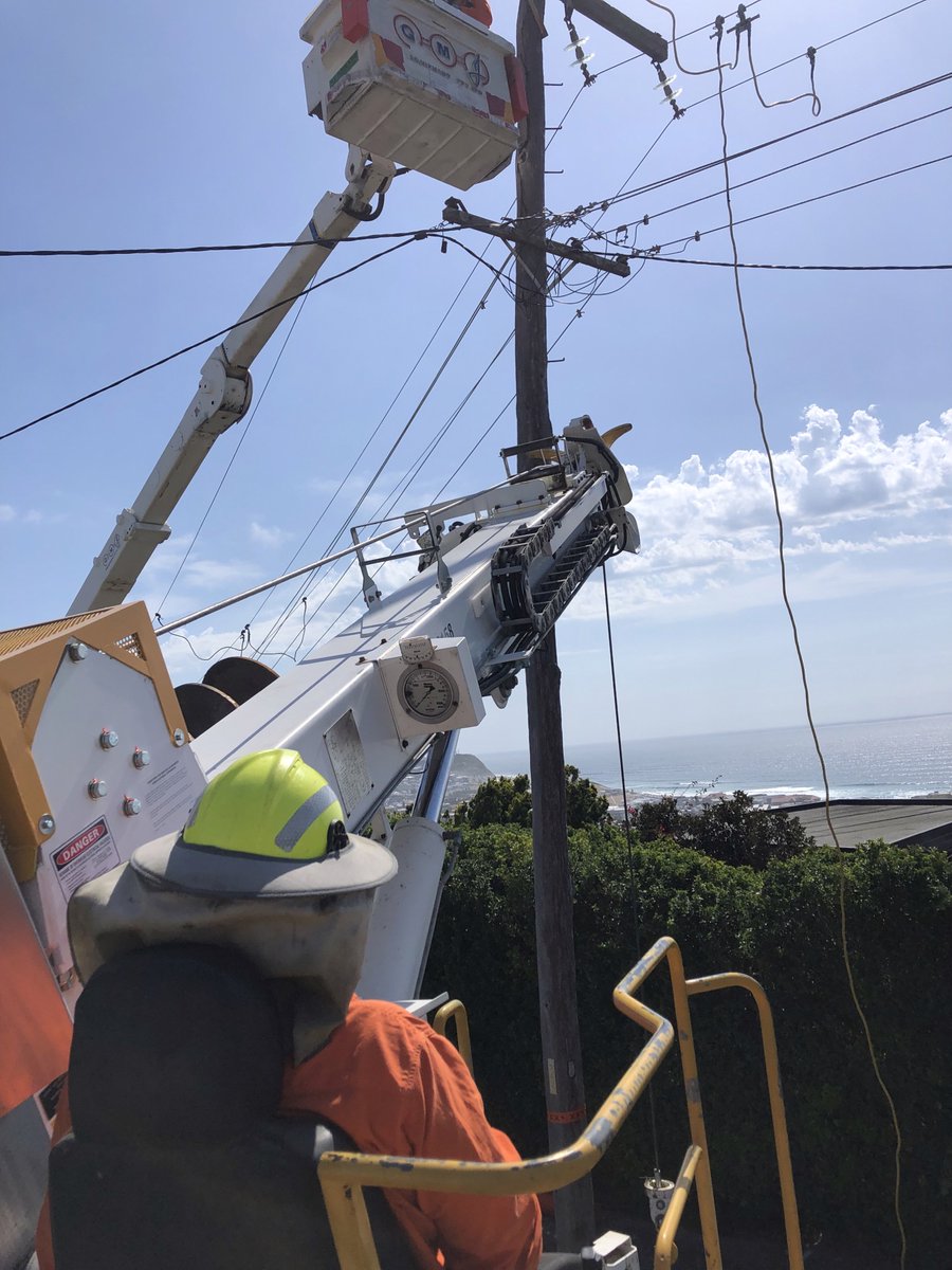 Ausgrid's tweet photo. BEHIND THE SCENES 🌊 One of our Newcastle crews were lucky enough to have this breathtaking coastal view while replacing a power pole recently! #AusgridBTS #OurNetwork #ConnectingCommunities https://t.co/Q8TmdnXZh1