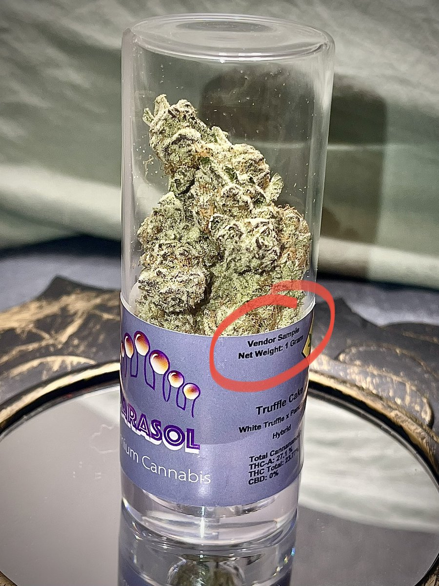 UrMommyjanenxdr's tweet photo. They said “it’s a gram” okkkkkkk whatever you say, boss 🤤 white truffle x pancakes mmm smells like blueberries 😋 #cannabisindustry #sample #weed #CannabisCommunity #420friendly https://t.co/Ude4ZqN3u9