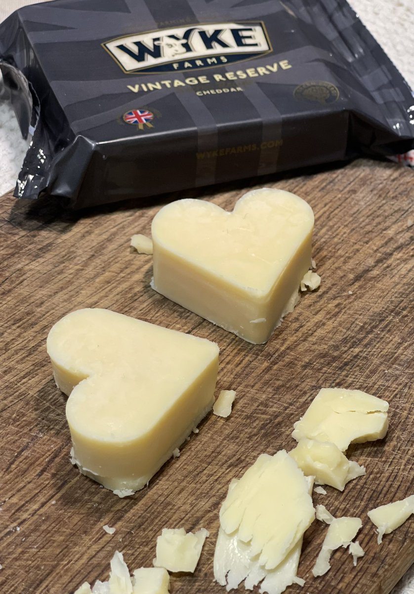 Love is... eating Cheddar together…  
❤️🧀🧀❤️
#cheese #cheddar #fromage #brânza 
@wykefarms 
Happy Valentines Day