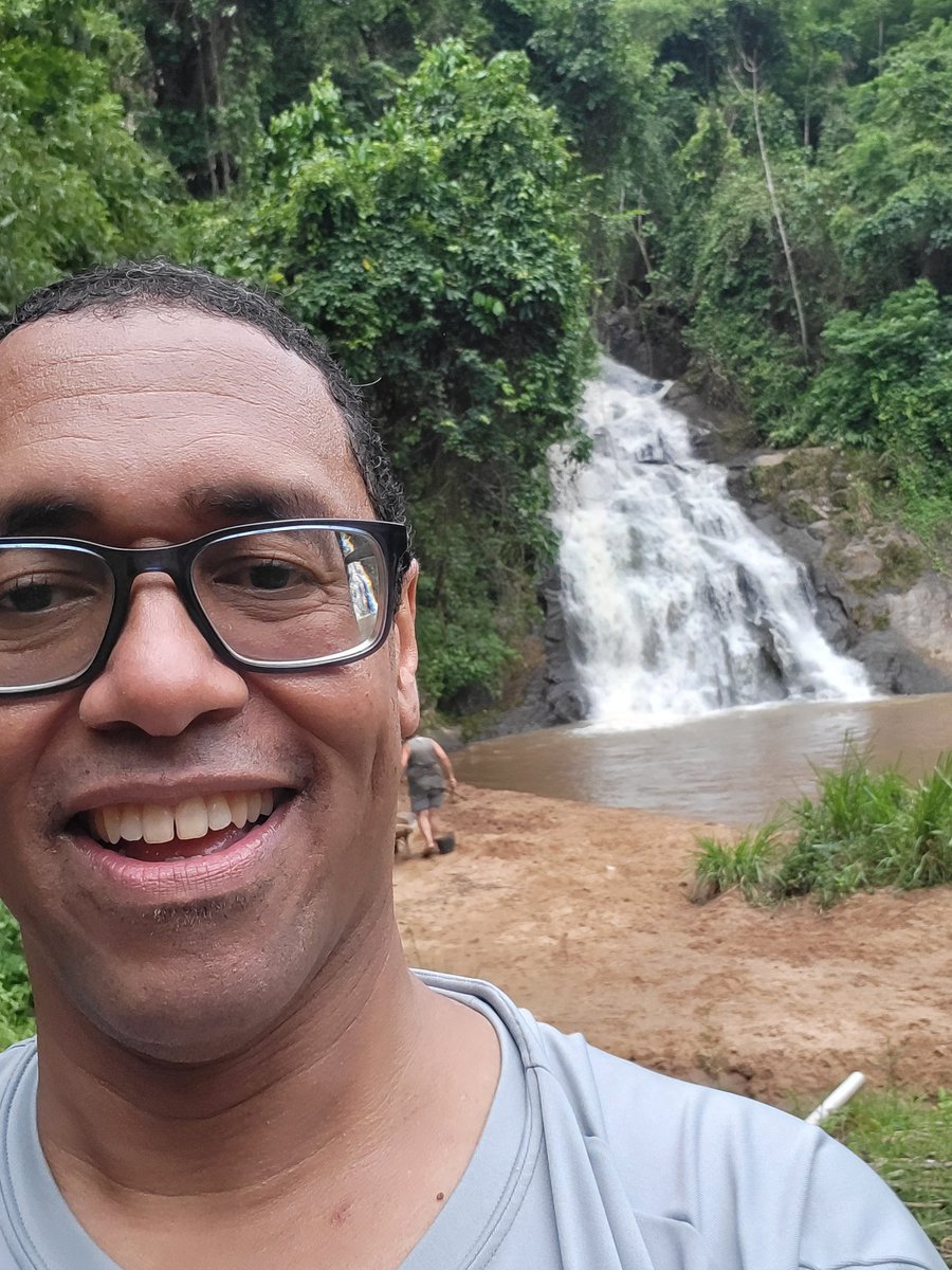 Enjoying the rushing waterfalls and all the beauty that Brazil has to offer. 🥰😍😘