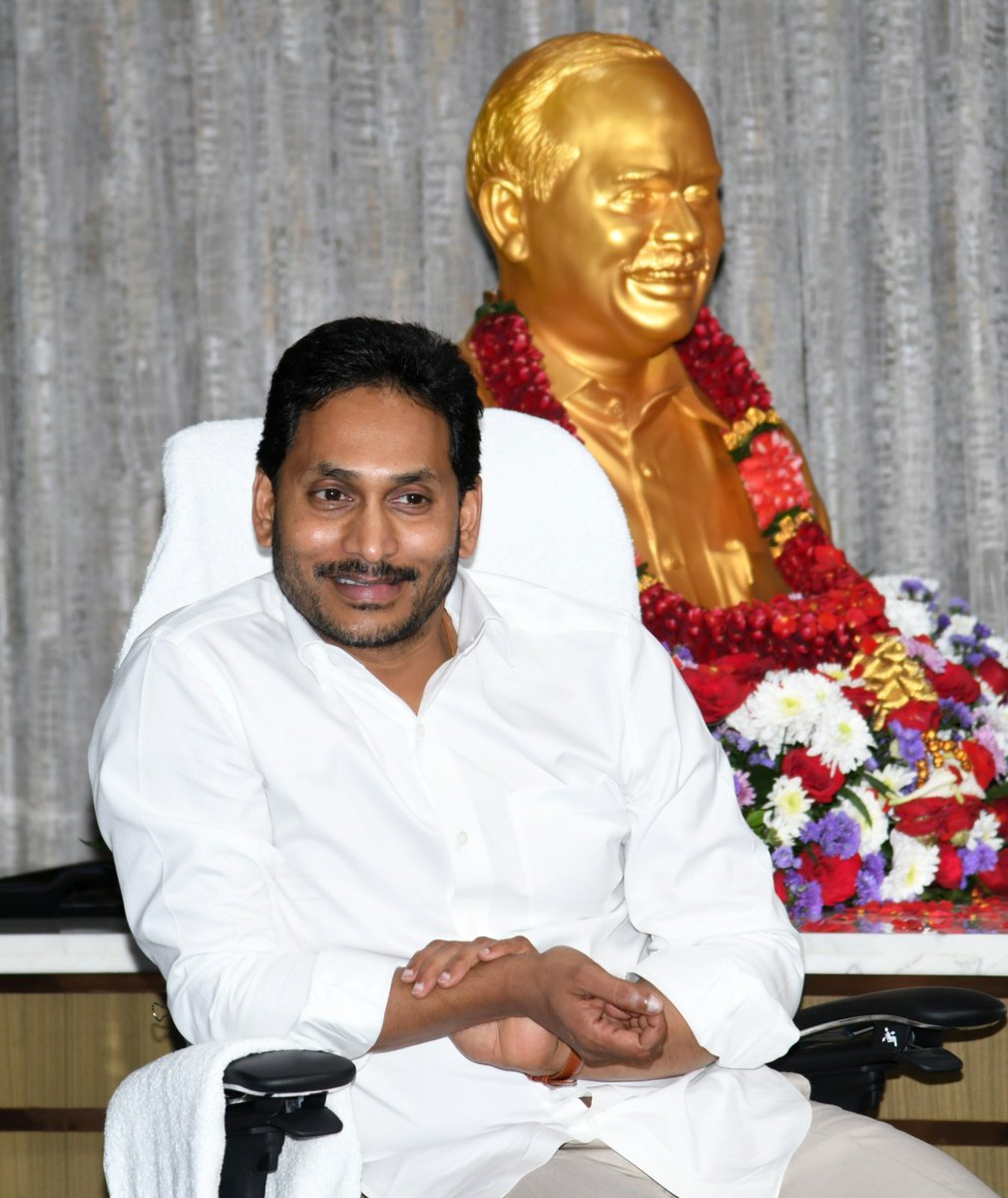 manaEGDist's tweet photo. పెద్దాయన మీద ప్రేమ, అభిమానం..
నీతో నడిపించాయి జగనన్న.

నీ పట్టుదల, నీ గుండె ధైర్యం..
నీ పాలన, ప్రజల కోసం నీవు పడే తపన చూసిన తరువాత..
నీవే ప్రాణమయ్యావ్ జగనన్న.

2024 ఎగిరేది జగనన్న జెండానే..

#ManaEastGodavari 
#CMYSJagan
#YSJaganAgain2024 https://t.co/1VsBR2VVzP