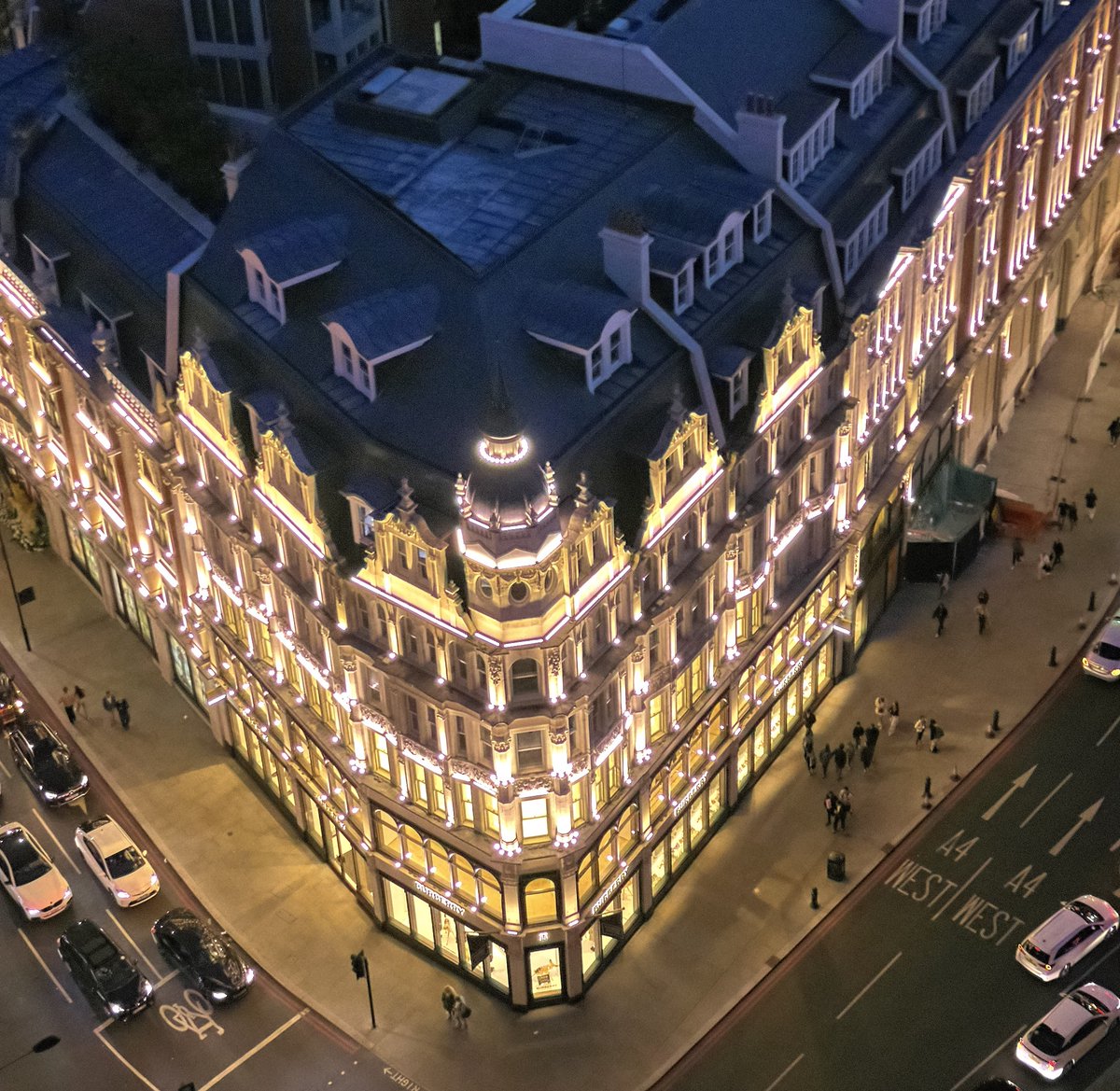 The dazzling corner of Sloane Street and Brompton Road lights up these dark winter evenings.