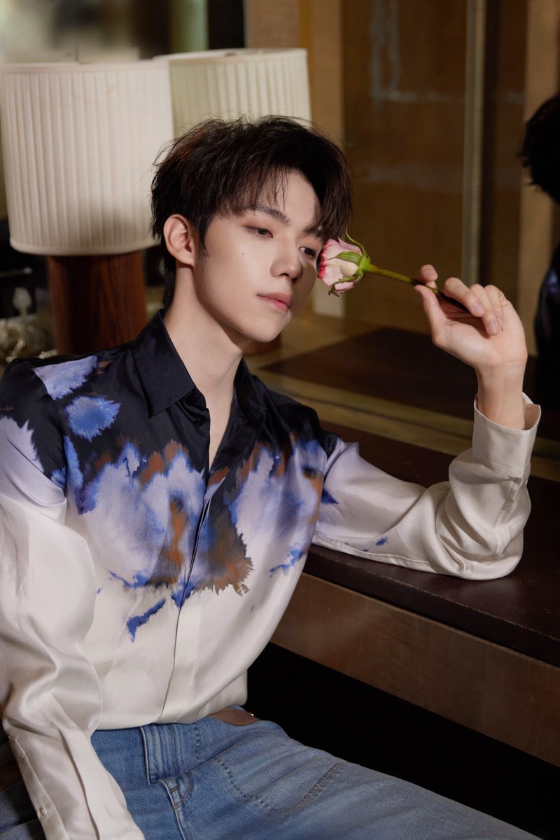 sir…😭😭😭 
#LuoYizhou