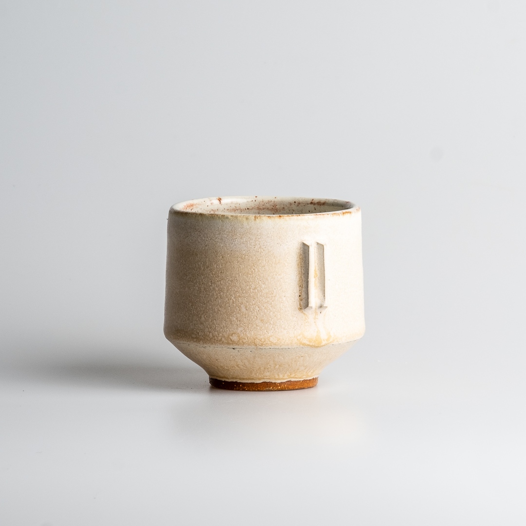 erik_14778's tweet image. Minimal espresso cup. No handle and no burns. 
Lucie Rye glaze.
.
.
.
#wheelthrownceramics #handmadetableware #functionalpottery #cone6 #stoneware #espressocup