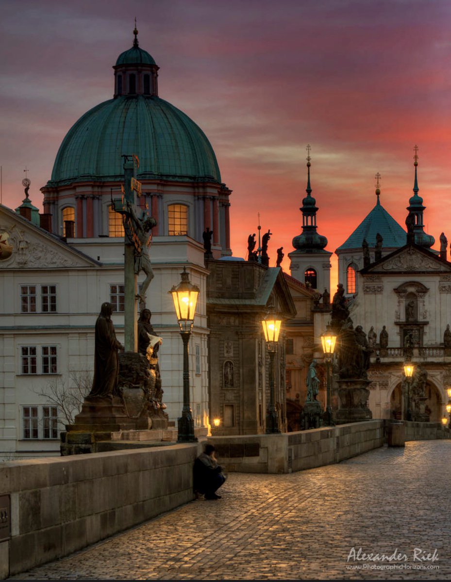 Early morning on the Charles Bridge, Prague 🇨🇿 ©️alexriek