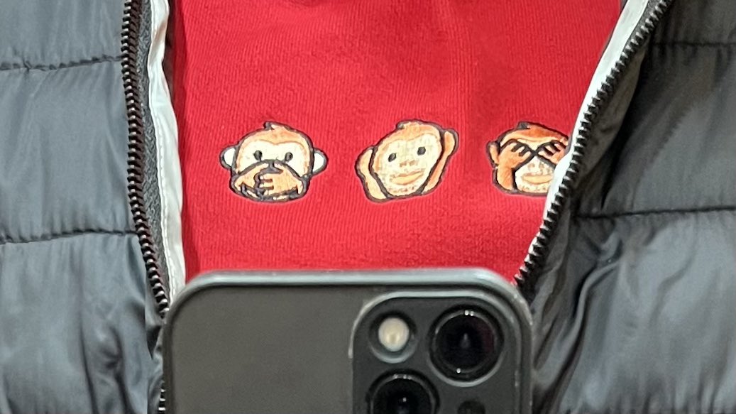 diegoarmandoAD's tweet image. #Apish and Warm for Valentines cold day #Barcelona 
🙊🙉🙈💕 my hoodie it’s a gift from @solanaspaces 🥰
@justape_ 🐒