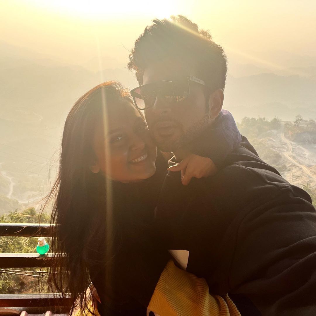 UrbanAsian's tweet photo. It's Valentine and we can't miss our favourite jodi..♥️😍
@kkundrra and @itsmetejasswi are the cutest.

#karankundrra #tejasswiprakash 
#tejran #valentines #valentinesDay #bestcouple #bollywood #southasian #urbanasian https://t.co/TS5xs4aS0V