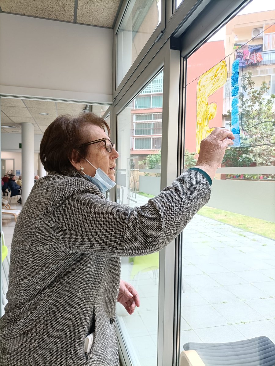 afamaresme's tweet photo. Seguim decorant el nostre centre de dia tot esperant l'arribada d'en #Pellofa amb qui ens entretindrem jugant una bona estona. Encara no endevineu de què ens disfressarem?
#AFAMcarnaval #Mareseme #carnaval #centrededia https://t.co/xolFlhTE7G