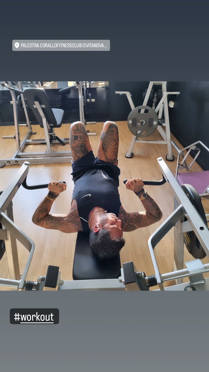 PalestraCorallo's tweet photo. @FabrizioCorona_ workout https://t.co/Nu4T4fkhS7