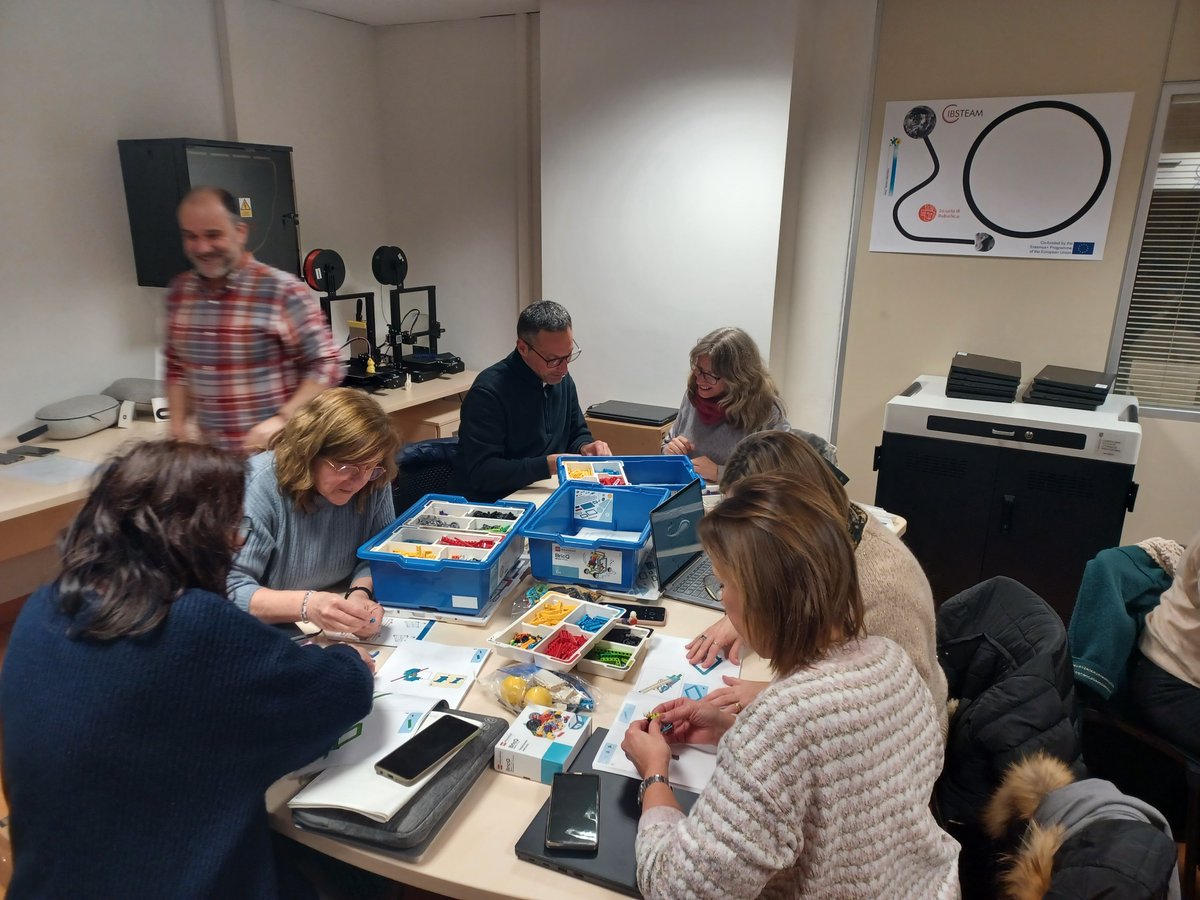 ibsteam_caib's tweet photo. Ahir va començar la primera sessió de la formació #Robotib esd 317 nivell 2 al CEP @ibsteam_caib de Menorca @centre_bit
hi participen els CEIP's de
1 FRANCESC D'ALBRANCA. Es Migjorn Gran
2 MARGALIDA FLORIT Ciutadella de Menorca
3 CASTELL DE SANTA ÀGUEDAFerreries
@EDUN_IB https://t.co/Y6nN57oqrS