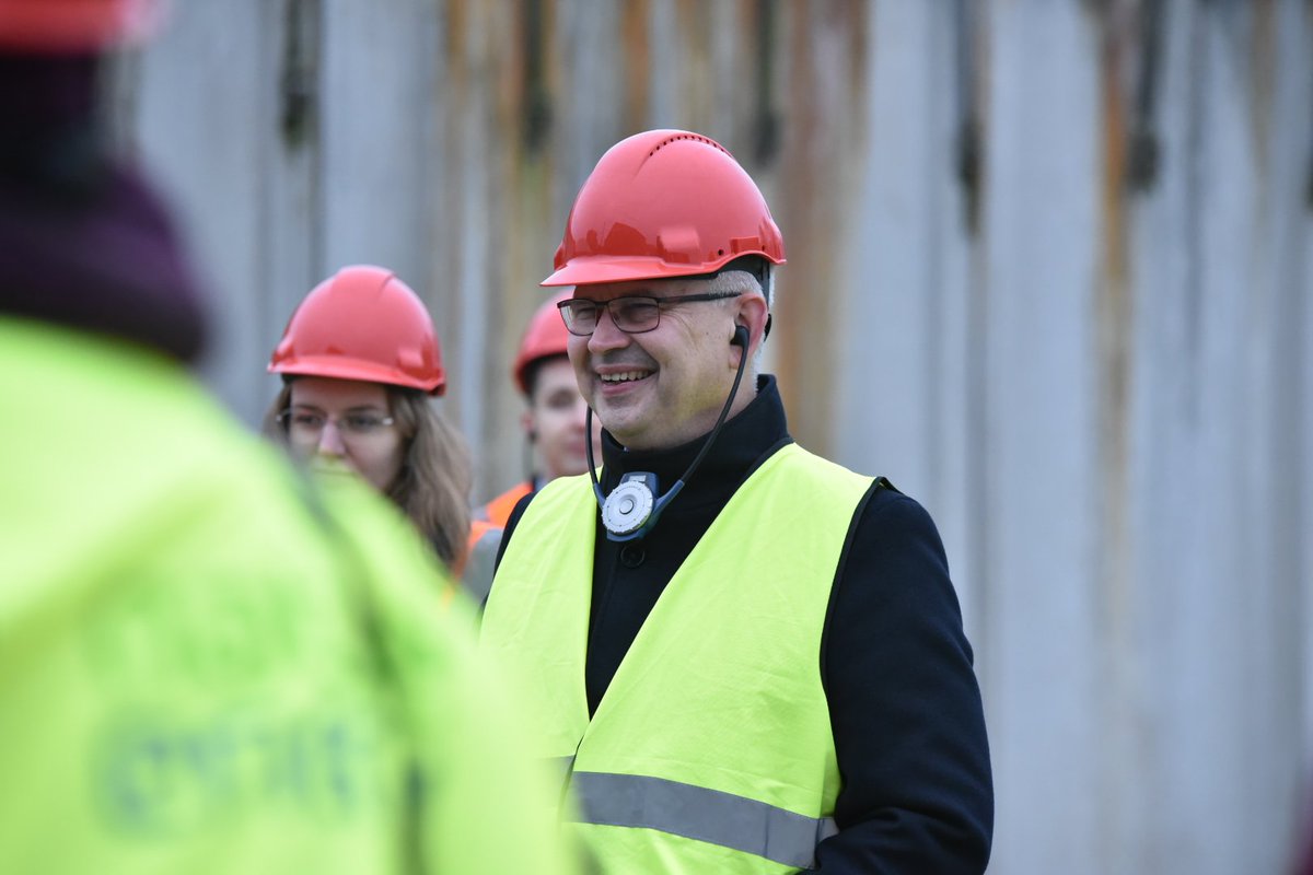 MKiS_GOV_PL's tweet photo. Wiceminister klimatu i środowiska @Ireneusz_Zyska zwiedził instalacje biogazowe i laboratorium położone na wyspie #Fyn. Była to okazja do dyskusji nt. działania biogazowni, a także o produkcji biogazu z upraw rolnych i odpadów ekologicznych. https://t.co/NfpEqhOmmt