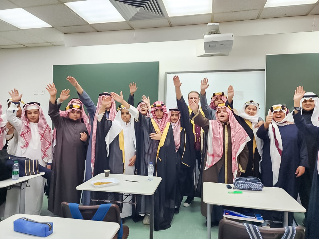 Najdschools's tweet photo. المرحلة الابتدائية، والاحتفاء بيوم التأسيس السعودي https://t.co/Rd9umaVFc3