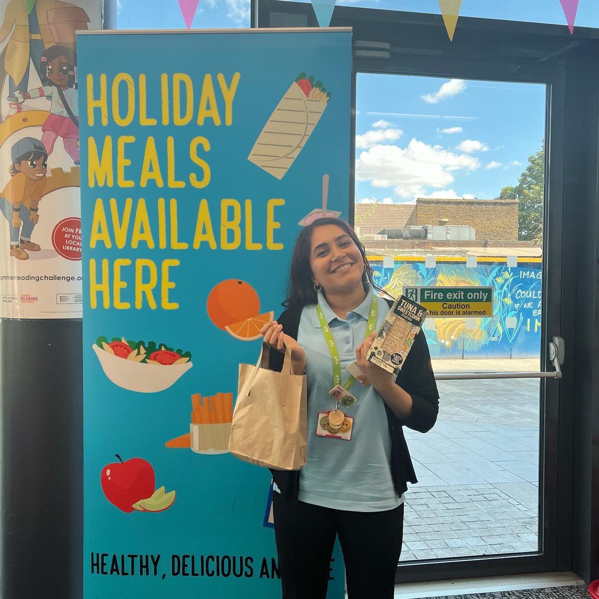 WoolwichLibrary's tweet photo. Free Holiday Meals for children yesterday provided by @GLL_UK, @Royal_Greenwich & @GCDAUK at #WoolwichLibrary! Great nutritious food provided for all. π₯ͺ Dates + info for the holidays here: https://t.co/SwKSS7HImm! π #ReadAndFeed @Better_UK #HealthyEating @greenwichlibs https://t.co/kUiMD1rn3j