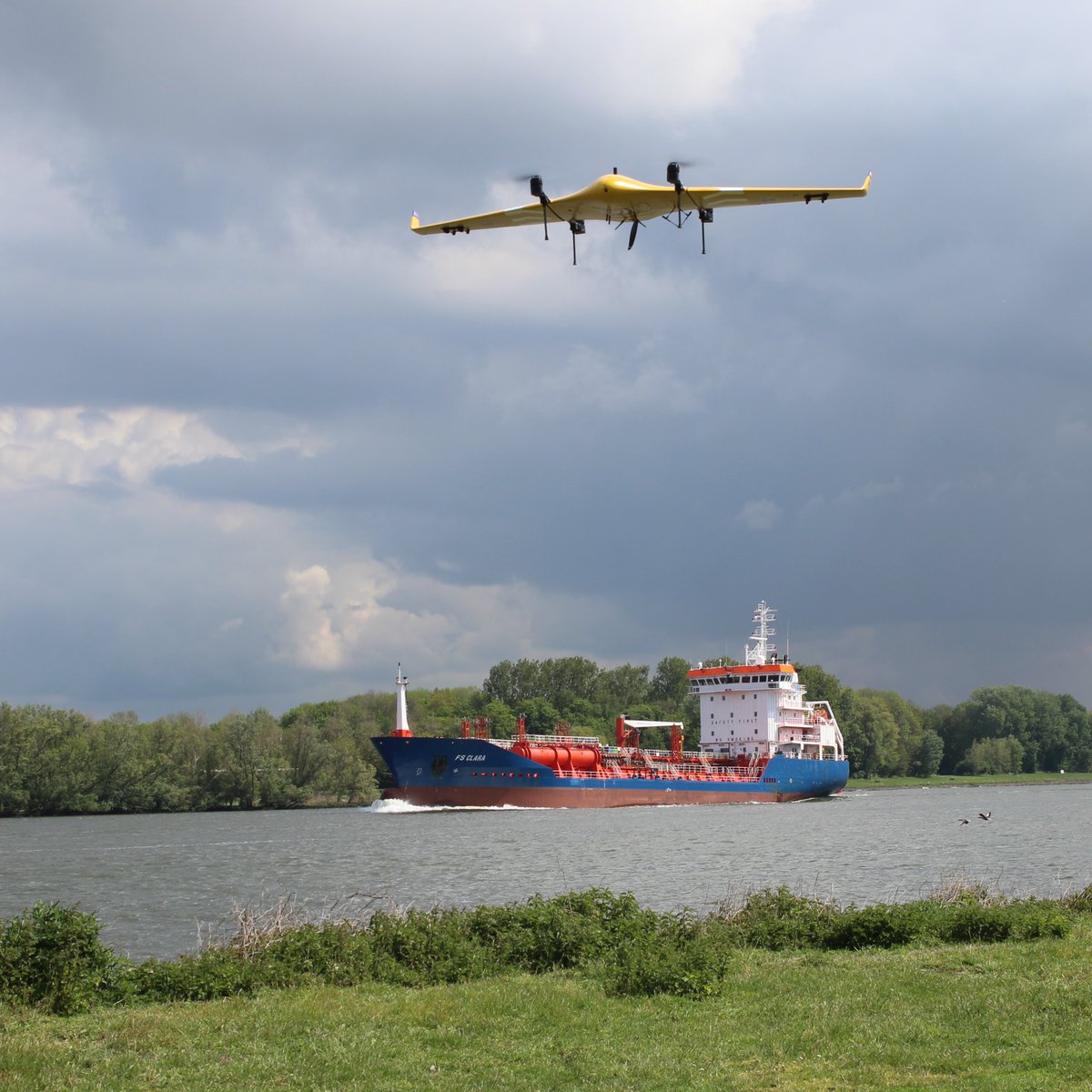 We're proud to have joined forces with <a href="/LVNL/">LVNL</a> and <a href="/ANWB/">anwb</a> to safely integrate drones and aircraft in Dutch airspace. Soon, we'll connect two hospitals in Zwolle and Meppel for faster delivery of essential medical supplies. Get to know more: lnkd.in/dWnjwG-U #Drones #Pilot