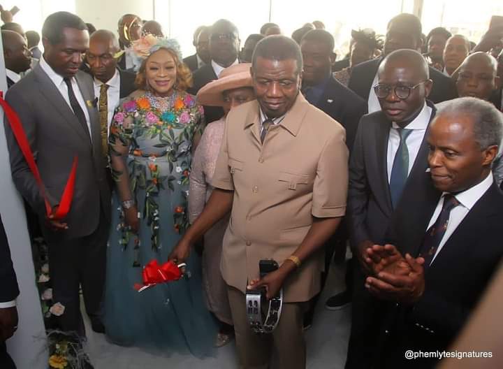 RCCGCityofDavid's tweet photo. If God did this for us, He can definitely exceed your wildest imagination. Donโt limit God. Ask for something very BIG and trust in Him completely๐๐พ
Glory to God for a successful #TrinityTowersDedication by @PastorEAAdeboye and @PastorFAAdeboye.
~@sijuiluyomade
#TrinityTowers https://t.co/4JsoEPgeuE