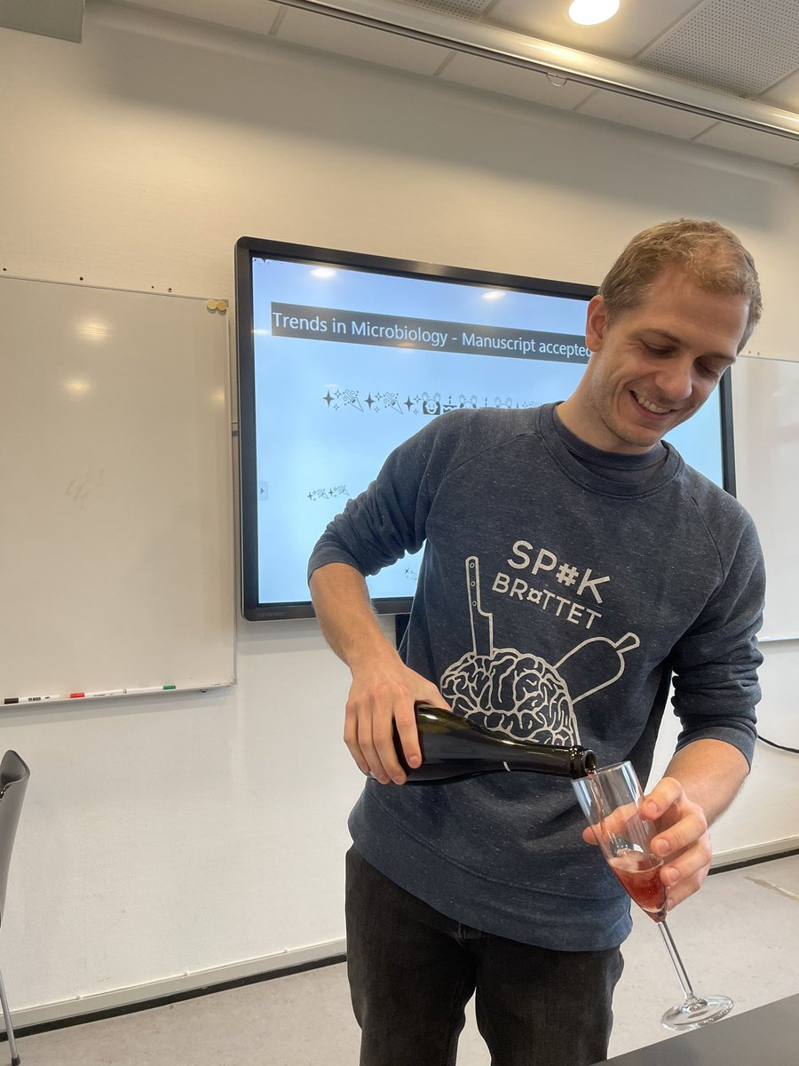 Akos T. Kovacs tweet media