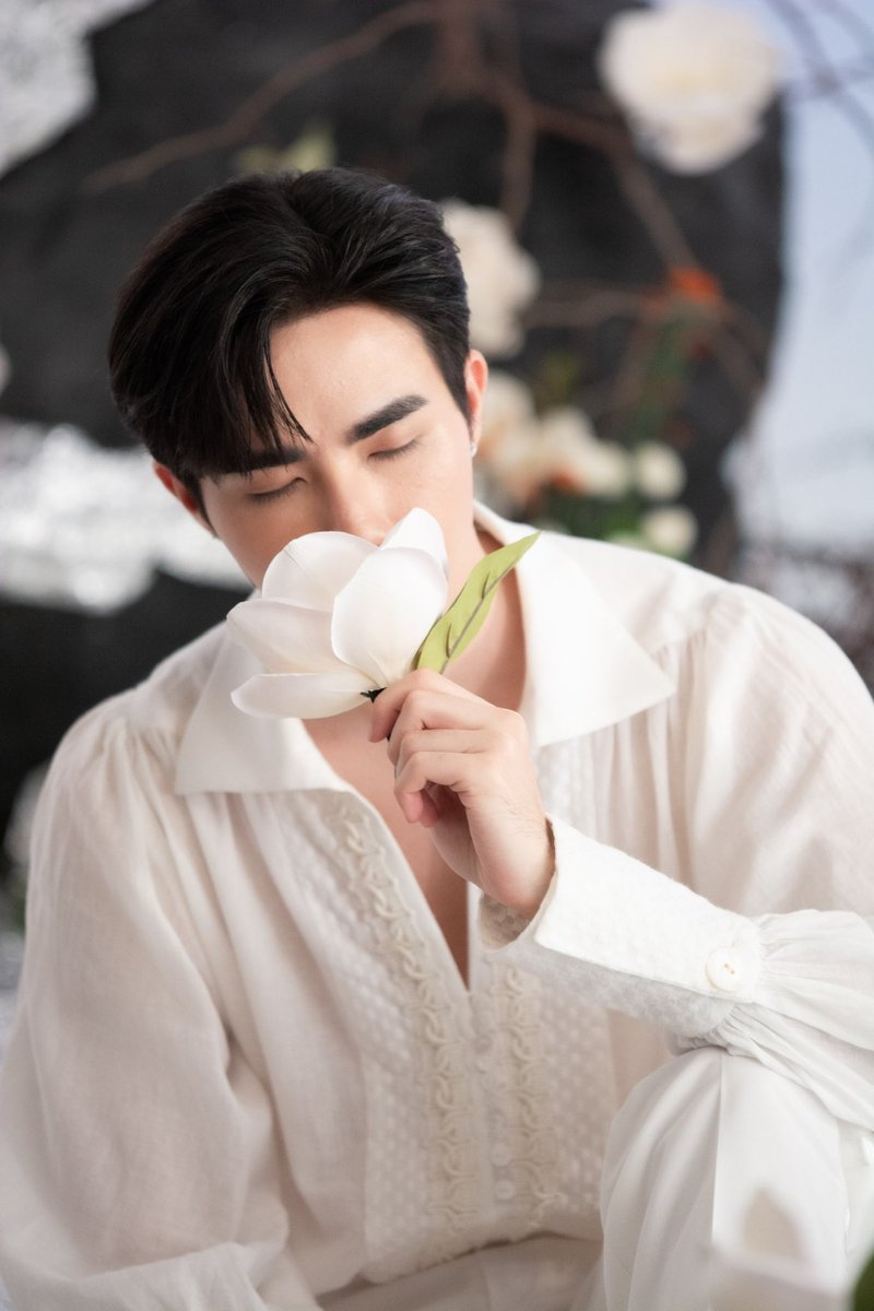 loregin_2000's tweet photo. Hi, P'Zee I would like to thank you for being a good person and a friend. I would say that you changed to be a better version of yourself this past years went you found each other. Keep being a good person and a loving person. Happy Valentine's Day.🎂🎁 #รักดูมันดิ #ZeePruk https://t.co/omTzldzQpI