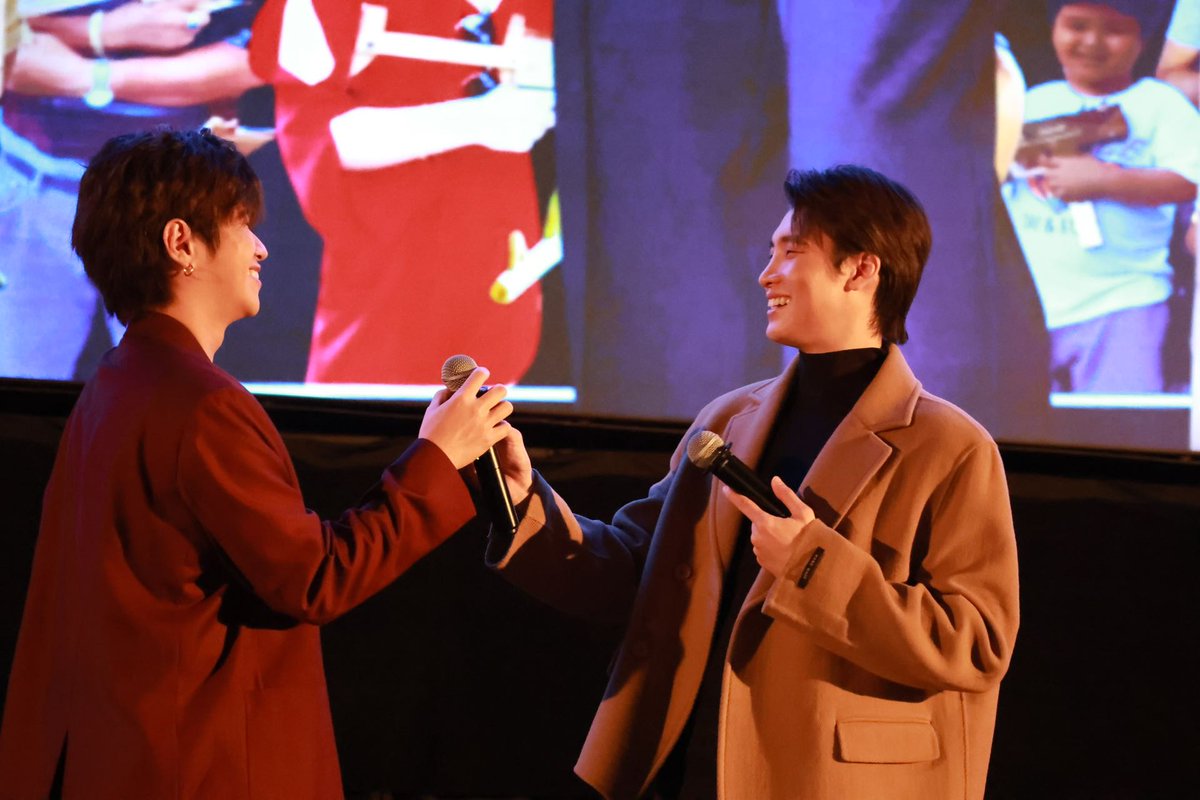 ManGu_Magazine's tweet photo. ครั้งนี้ถือเป็นการร่วมงานผ่านหน้าจอกันครั้งแรกของทั้งคู่ หลังซีรีส์ "บังเอิญรัก" แต่ความหวานก็ไม่มีลดเลย ทั้งคู่ได้เล่าถึงความสนุกสนาน และเรื่องราวที่พบระหว่างถ่ายทำที่พัทยา  เป็นบรรยากาศที่น่ารักและอบอุ่น ดึงดูดให้แฟนๆตกหลุมรักเหมือนเคย https://t.co/CJvPV6N9St