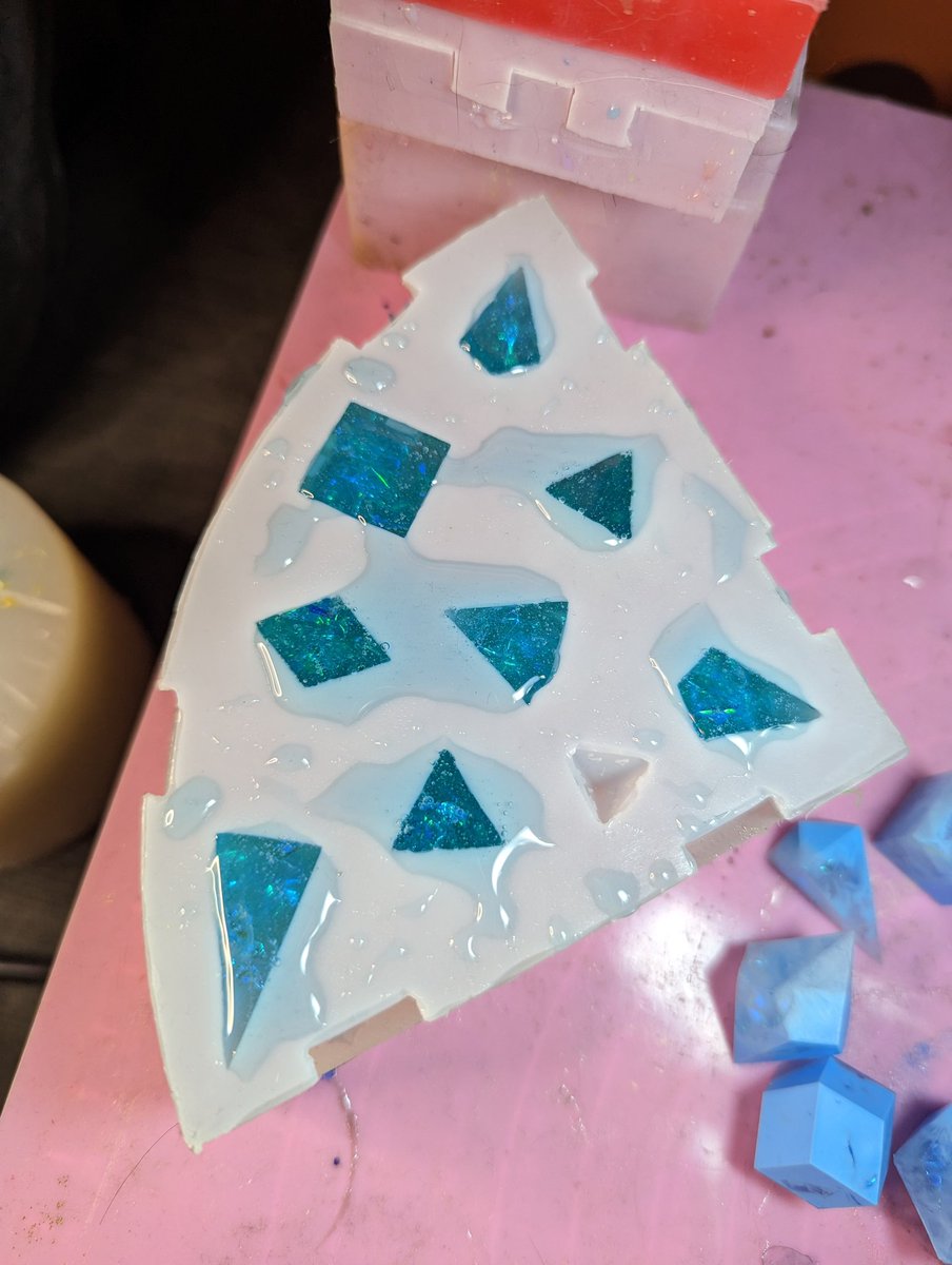 DiceCrit's tweet image. The resin... It calls to me...

#handmadedice #DnD #sharpedgedice