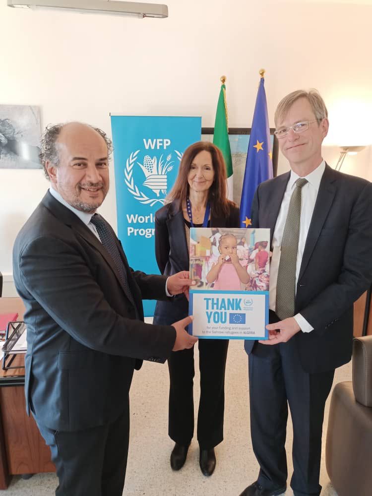La contribution de l'UE🇪🇺 pour soutenir l'aide alimentaire du <a href="/WFP/">World Food Programme</a> aux réfugiés sahraouis en Algérie est vitale. Je me félicite de notre partenariat avec le Programme alimentaire mondial qui fait de l'UE le principal bailleur de fonds pour l'appui à ces populations.