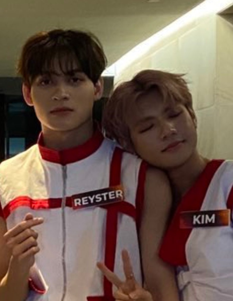 sincerelydreamm's tweet photo. alam ba to ni bestfriend jom emz HAHAHAHAH

#HORI7ON_KIM
#HORI7ON_REYSTER 
#DreamMakerSeatedForHORI7ON https://t.co/QwxKnPC63V