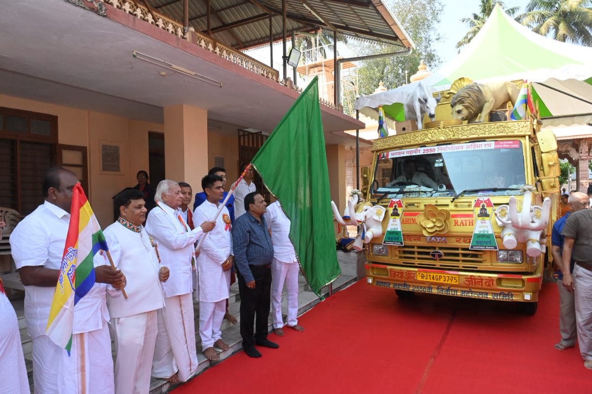 KeralaGovernor's tweet photo. Hon'ble Governor Shri Arif Mohammed Khan flagged off #AhimsaRath , which reached Kerala in connection with the 2550th Nirvana Mahotsav of Bhagvan Mahavir, the 24th originator of Jainism. the function was held  at the Jain Temple at Mattanchery :PRO,KeralaRajBhavan https://t.co/TIN7vjbNNn