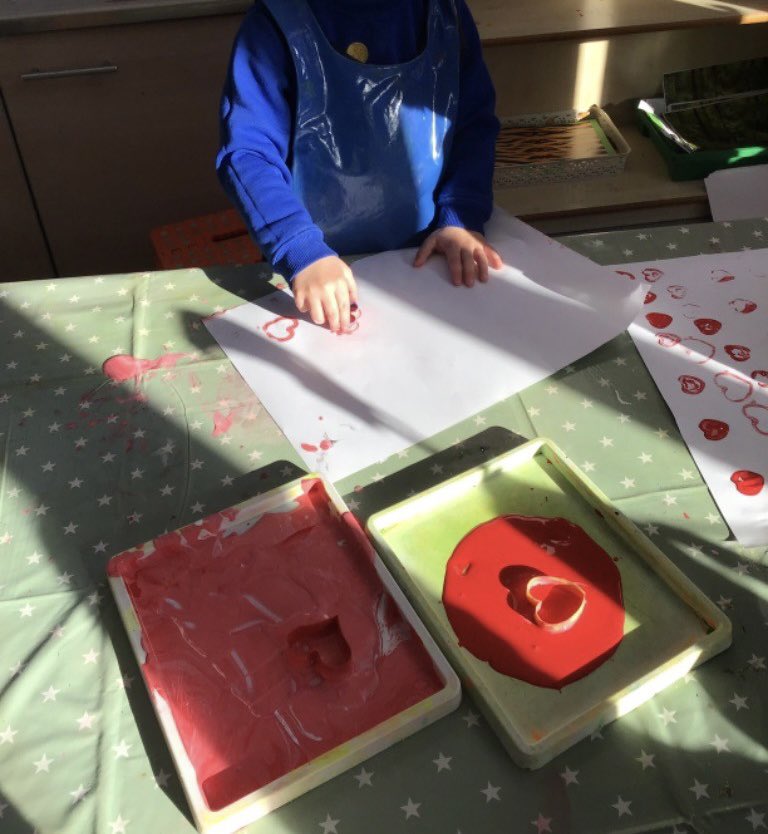 EYFSwestfield's tweet photo. Happy Valentine’s Day! ❤️
The children loved creating their valentines pictures in nursery. They used their hand eye coordination and enjoyed colour mixing to make different shades of pink. #eyfs #ValentineDay #finemotor #creativity #ambition https://t.co/glup4TAIxk