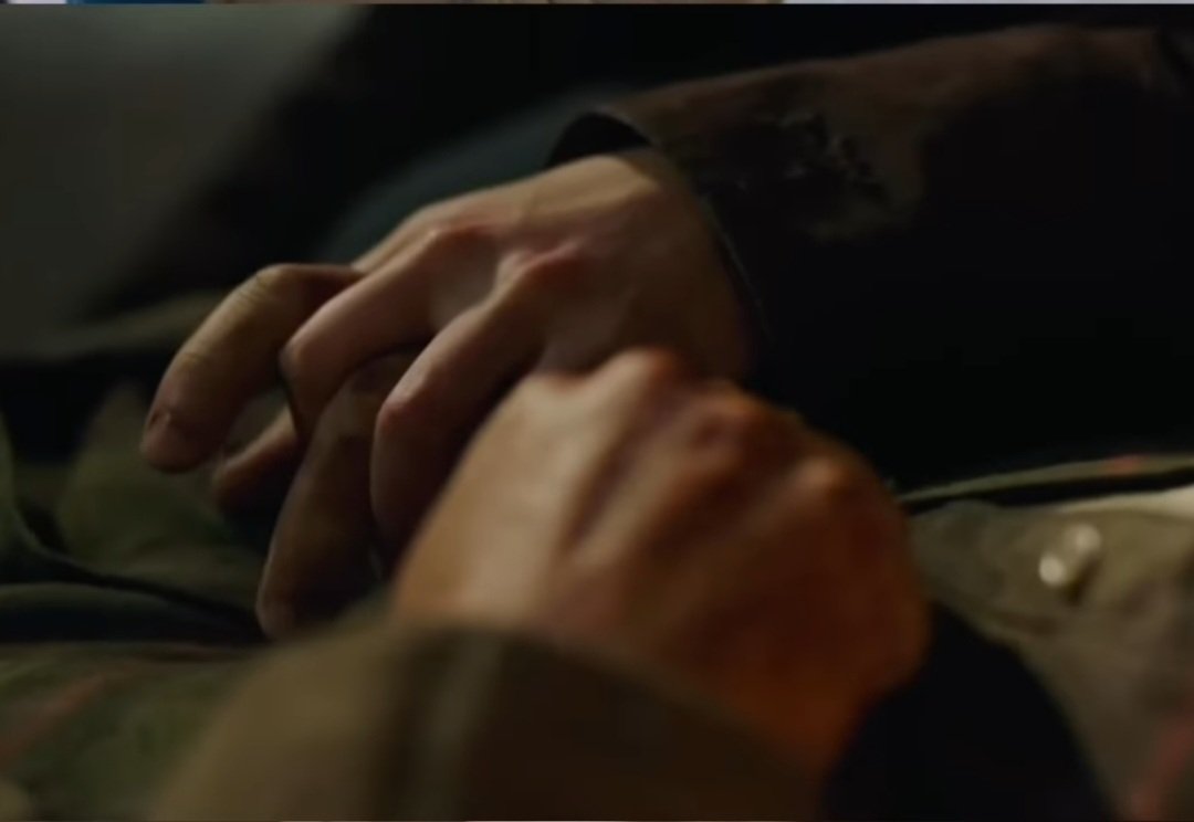 I WANT TO REMIND EVERYONE ABOUT THE EXISTENCE OF THIS SHOT 

It is literally Ellie and Joel holding hands
#thelastofus #hbo #одниизнас #последниеизнас #tlou #JOELMILLER #ELLIEWILLIAMS #TheLastOfUsHBO