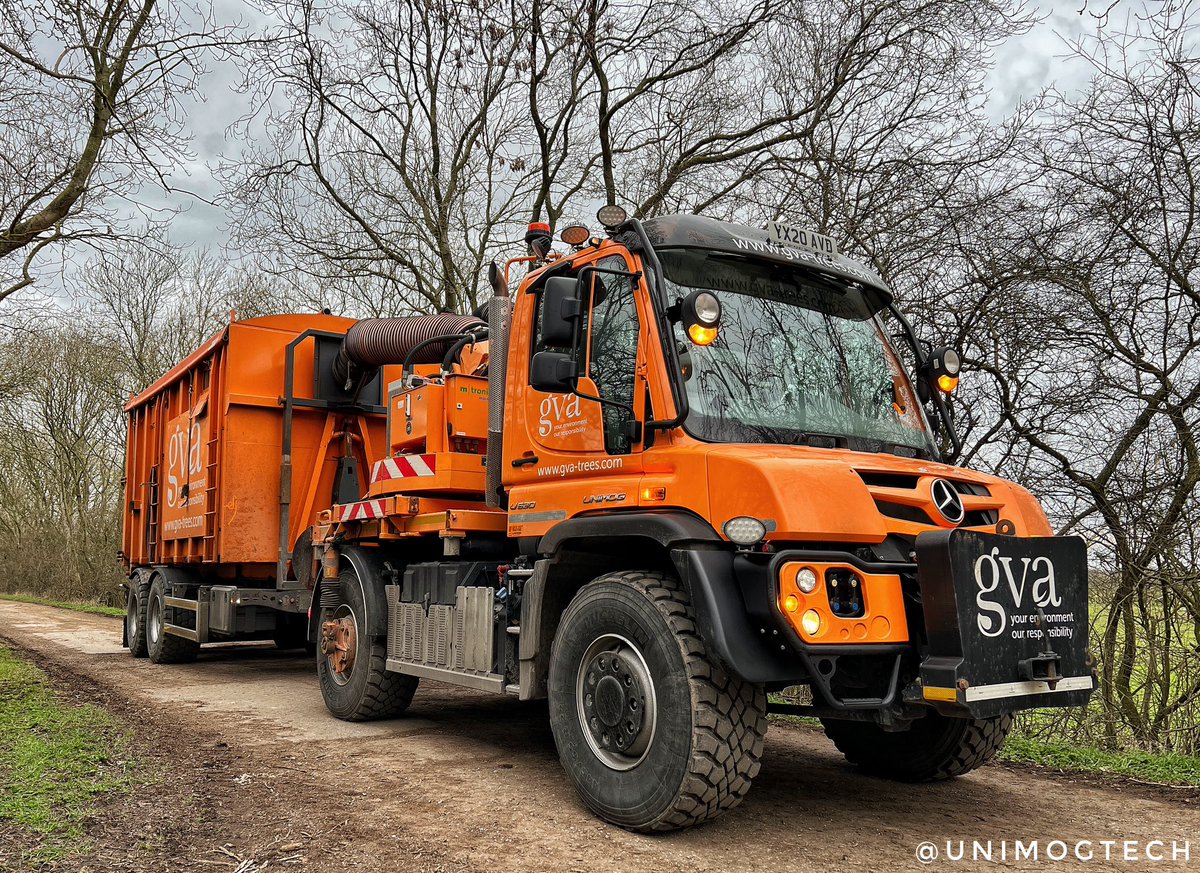 Effective setup! The mighty #Unimog U530 coupled with #MULAG cut and collect system and hooklift trailer with collection bin, a bespoke system that @SCTUnimog put together for this customer. #SummerService #VergeMaintenance #Highways #PartOfALegend