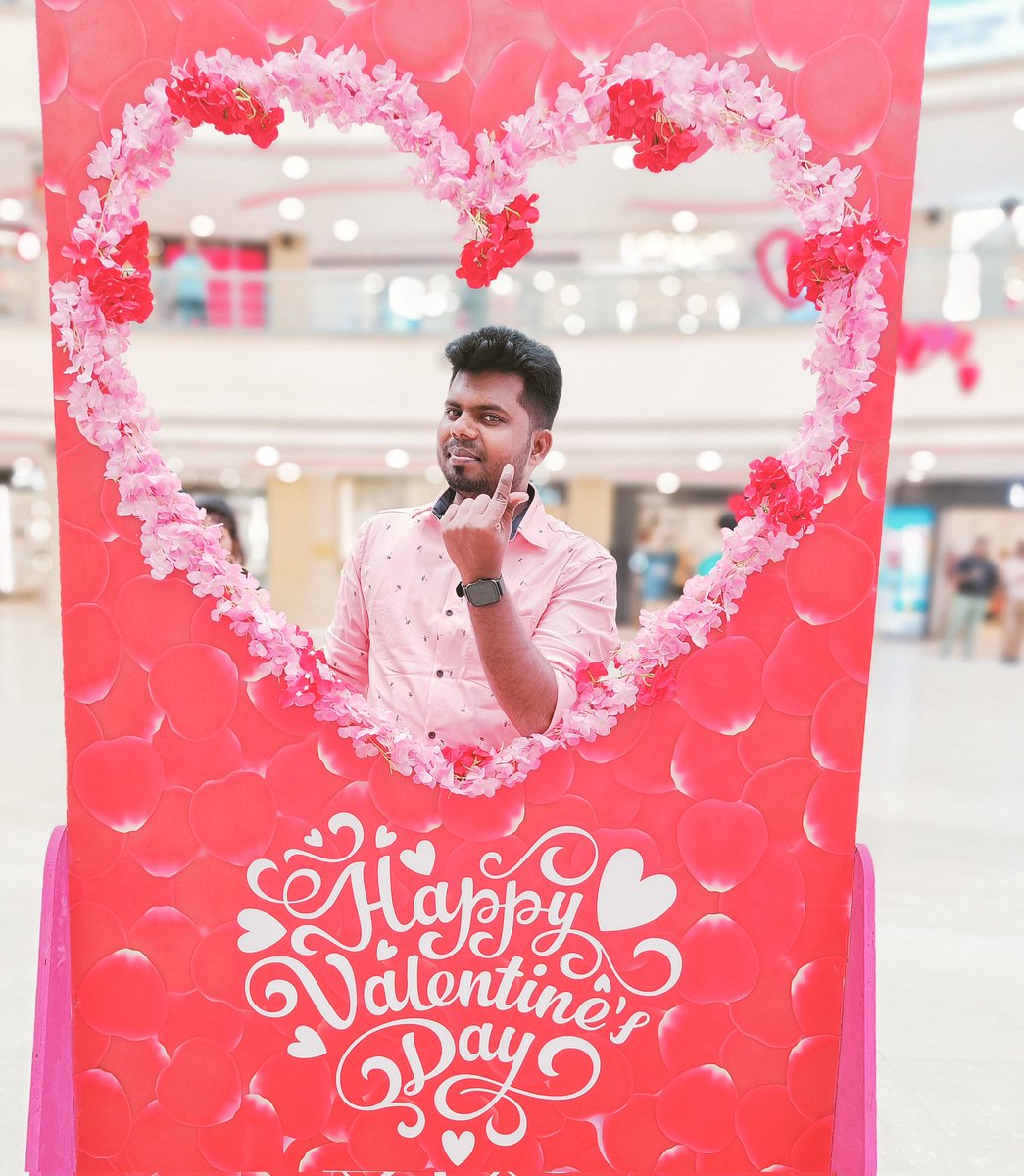 prinz_prem's tweet photo. Happy #ValentinesDay To All 💙

“Real l❤️ve is not two people clinging to each other; it can only be fostered between two strong people secure in their individuality.”

🦋 #PrinzPrem 💕

#ValentinesDay2023 #ValentineDay 🦋 https://t.co/APhVXj0lYv