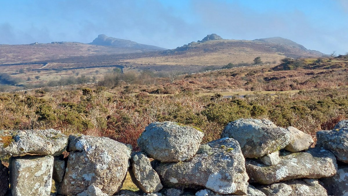 benking01's tweet photo. Headed down from Top Tor and the mist suddenly cleared. Views across to #BenchTor and #Haytor. https://t.co/QskL16uple