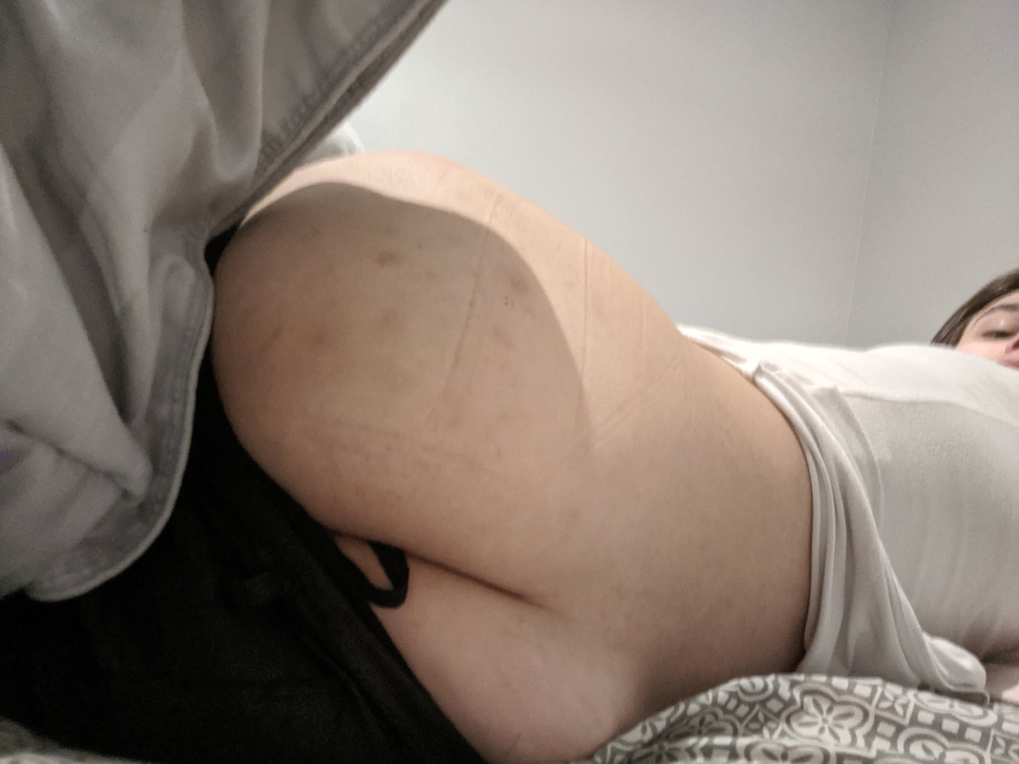 Booty pic from my single ass on Valentine's day. Hope yours is better than mine 🙃 https://t.co/nim8eSZD4J