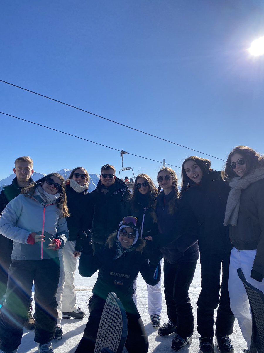 ⛷️SEMAINE AU SKI⛷️
Les étudiants sont de retour de Chamrousse !! 
Merci à l’intermaster pour avoir organisé ce voyage !