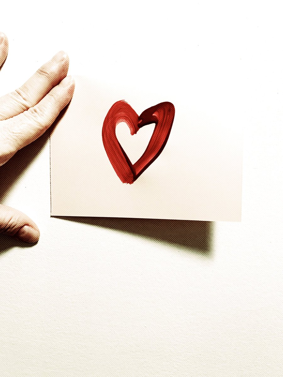 MeaganHealy's tweet image. Happy Valentine’s Day! (Made a bunch of these for a classroom exchange today.) #cards #paintedheart #coolred #warmred #blush #valentinesdaycard #handmade