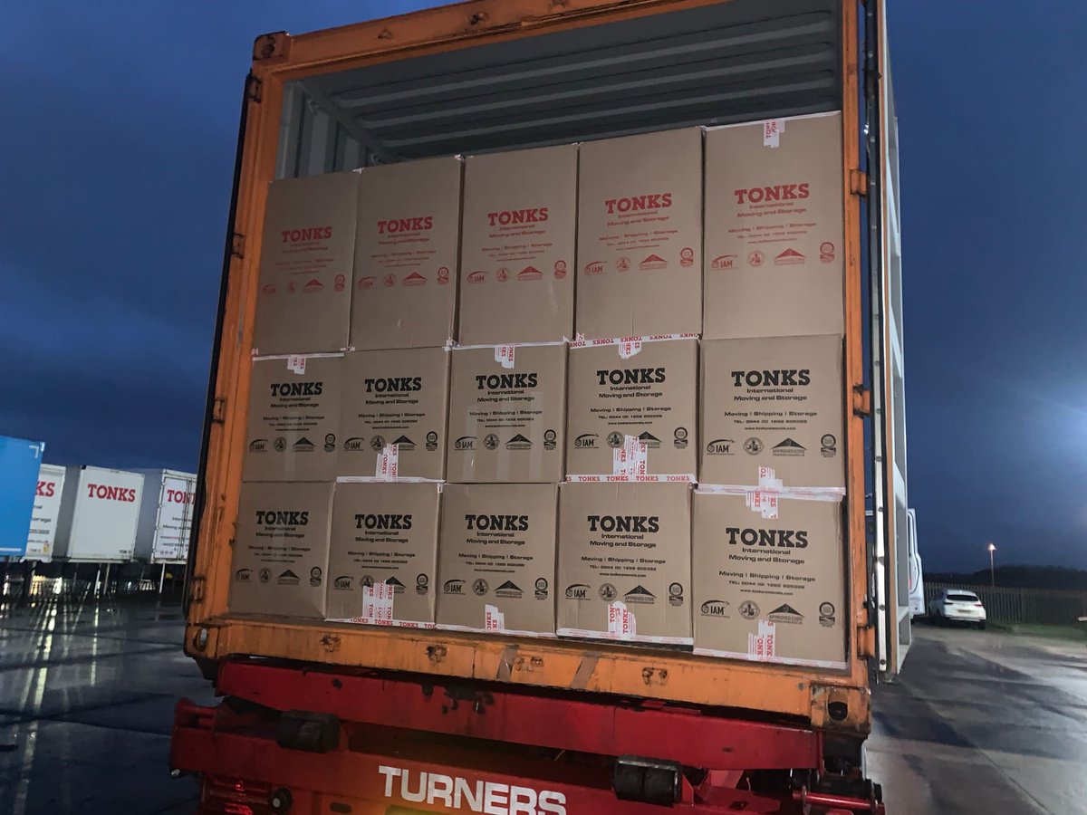 Tonksremoval's tweet photo. Two containers loaded out of storage this week on route to there destinations.  🚚📦🚢

A full row of branded boxes to finish off, there looking good 🤩

#internationalremovals #shipping https://t.co/RjWXkijcDn