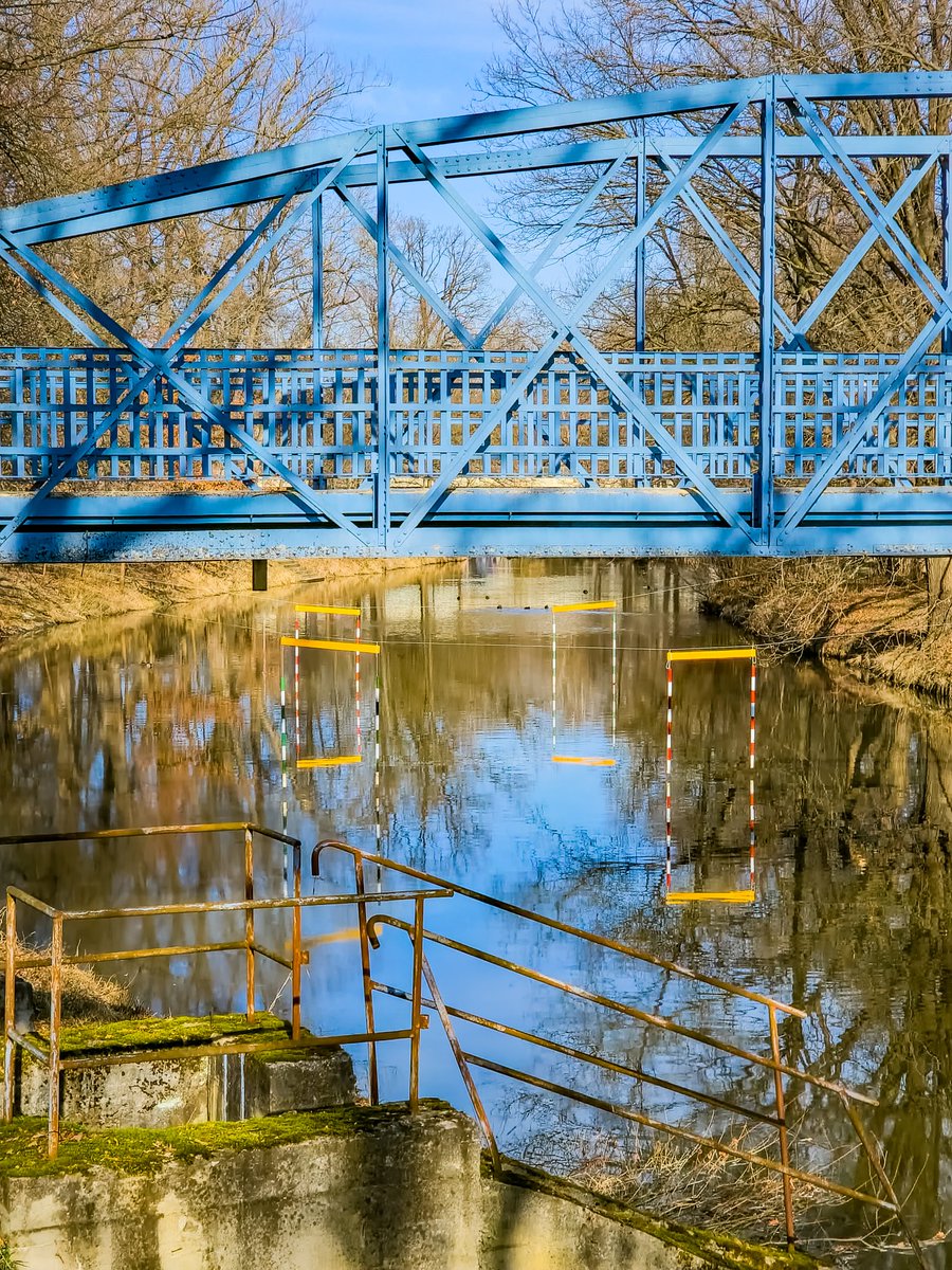 kupafoto's tweet photo. POD LÁVKOU
UNDER THE FOOTBRIDGE
#Malse #river #under #foot #bridge #fotimgalaxy #winter #water #blue #SmartphonePhotography #sunnyday
[○°] #PavelKubes #kupafoto #kupastudio #S22Ultra #february2023 https://t.co/AvQKjCGZ3s