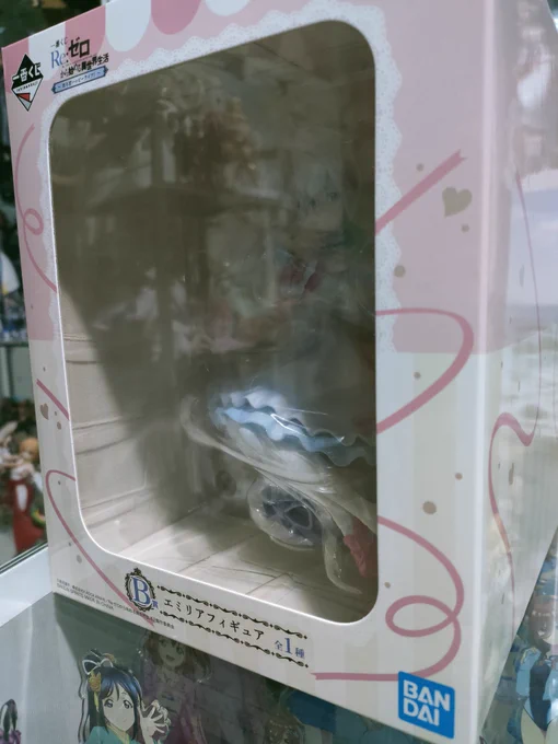 エミリアたんのフィギュアが売っていたから購入して開封してみたー。まさにE・M・K。フィギュアだけで1200体目かwww。次は1300体目でありますー。 