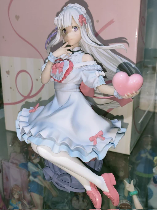 エミリアたんのフィギュアが売っていたから購入して開封してみたー。まさにE・M・K。フィギュアだけで1200体目かwww。次は1300体目でありますー。 