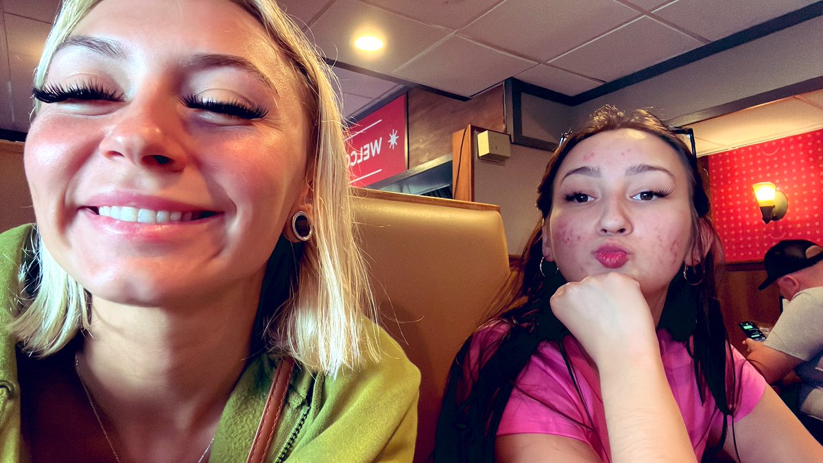 𐌌𐌄𐌌𐌄 𐌕𐌄𐌌𐌐𐌋𐌄 tweet media