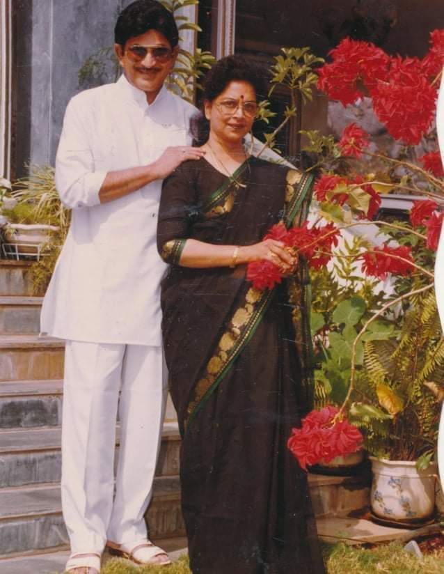 SkNAZEERBASHA15's tweet photo. చరిత్రలో నిలిచిపోయే నిజమైన ప్రేమికులు
 సూపర్ స్టార్ కృష్ణ గారు విజయనిర్మల గారు
మీ అందరికీ ప్రేమికుల రోజు శుభాకాంక్షలు https://t.co/43tAS0Fkf6