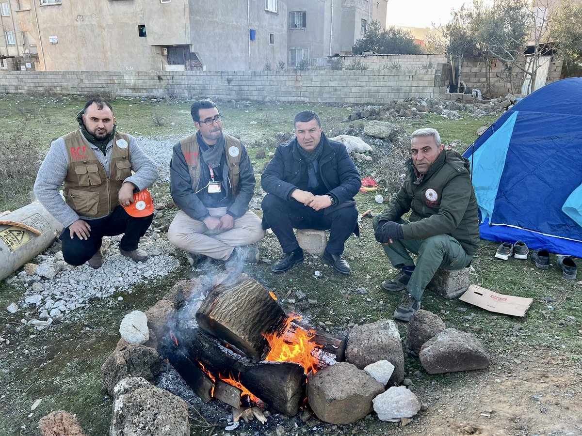Sirnaktso's tweet photo. Yönetim Kurulu Başkanımız Osman Geliş; 
Ülkemizde yaşanan deprem felaketin de yardıma gelen Irak Kürt Bölgesi Barzani Vakfı Gönüllülerini Gaziantep İslahiye de ziyaret ederek, teşekkür etti. #depem https://t.co/r1VmfUCzoJ