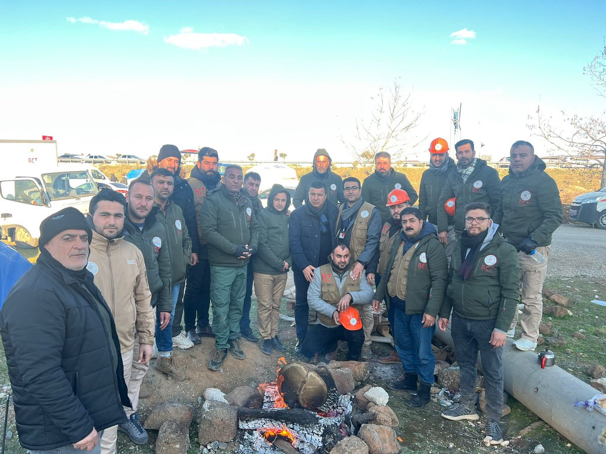 Sirnaktso's tweet photo. Yönetim Kurulu Başkanımız Osman Geliş; 
Ülkemizde yaşanan deprem felaketin de yardıma gelen Irak Kürt Bölgesi Barzani Vakfı Gönüllülerini Gaziantep İslahiye de ziyaret ederek, teşekkür etti. #depem https://t.co/r1VmfUCzoJ