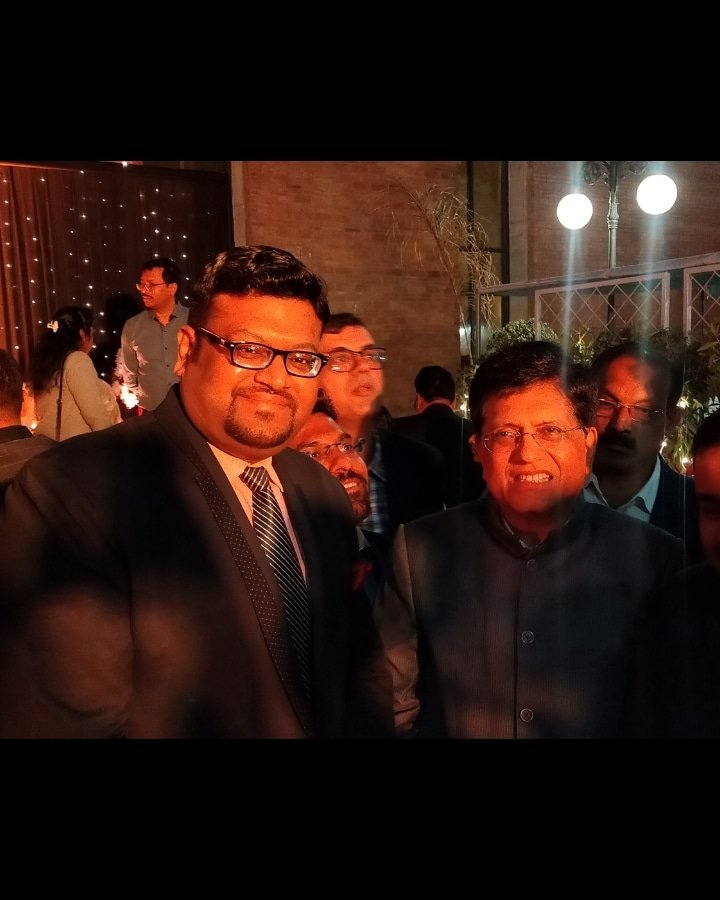 CASushantGupta's tweet photo. Glad to meet recently With Sh. Piyush Goyal, Union Cabinet Minister, Government of India at an ICAI program.

@theicai 
@PiyushGoyal 
@CASushantGupta 

🇮🇳 #ca #india #india #icai #event #gstindiacare #sargcompany https://t.co/HkKurC9szw