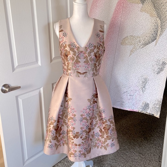 Leticia71's tweet photo. So good I had to share! Check out all the items I'm loving on @Poshmarkapp from @TainiCloset #poshmark #fashion #style #shopmycloset #maxstudio #rockrollcowgirl: https://t.co/6BumNRKMA3 https://t.co/M8RLbbOxLk