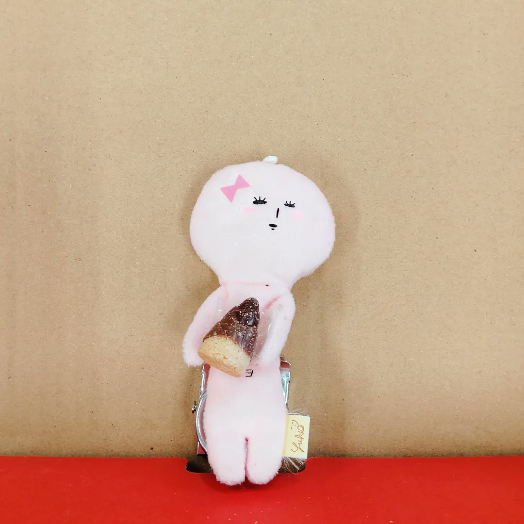 38yukioofficial's tweet image. 今日は#バレンタイン 💗
ゆきおくん、このチョコ受け取ってくれるかしら
(⁠ ⁠ꈍ⁠ᴗ⁠ꈍ⁠)

#ゆきこ 
#バレンタインチョコ 
#渡せるかな 
#頑張れ 
#ゆきお 
#天空の非公認キャラクター 
#ゆきおシリーズ