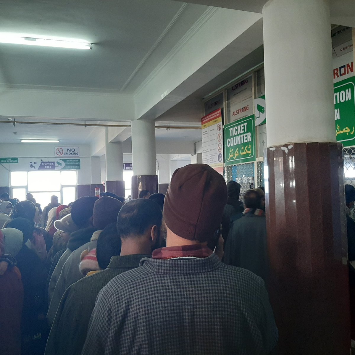 AijazAasif's tweet photo. This is not any rally ,it is ticket counter @dhshopian . Patients ate losing half of their day in ticket collection .@HealthMedicalE1 @DHSKashmir @dmshopian Pl intervene for promt support for patient convenience. @Informationspn @shopiankmr https://t.co/vKHoQqU4jm