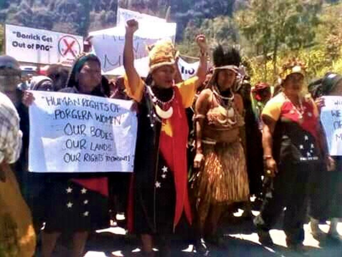 cnca_rcrce's tweet photo. A Canadian company running a gold mine in Papua New Guinea knew about alleged killings, torture, gang rapes and beatings by mine security and police. Little was done. If Canada had real corporate due-diligence laws? Things would be different. Read on:
https://t.co/J6qry4c1LG https://t.co/wrYMDGzlX0