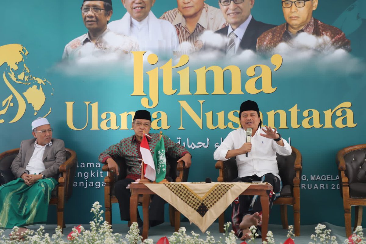 pkbjawatengah's tweet photo. Ijtima Ulama Nusantara • Dewan Syuro DPW PKB Jateng, senin (13/2) di Ponpes API Syubbanul Wathon Magelang brama KH @saidaqil dihadiri Ulama’ dan habaib se Jawa Tengah, menghasilkan rekomendasi diantaranya #GusMuhaimin @cakimiNOW Presiden 2024 &amp; Gus @yusuf_ch Gubernur Jateng 2024 https://t.co/gy3UWamzh4