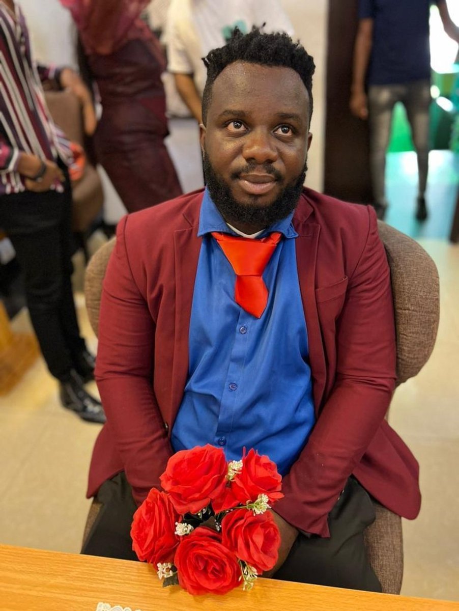 DAMIADENUGA's tweet photo. Happy #ValentinesDay to single people. Jesus loves you. https://t.co/xSXpVHFOvE