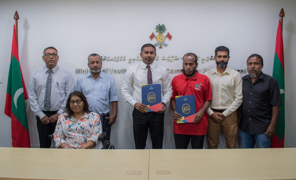 ParalympicMdv's tweet photo. The 1st Para athlete included in ARUTHA Program by @MoYSCEmv congratulations #Razzak. Thank you @AhmedMahloof for the equal opportunities in sports. Leaving no one behind. #IOIG 2023. IA  @asianparalympic @asianparalympic https://t.co/n4njGDoXrx